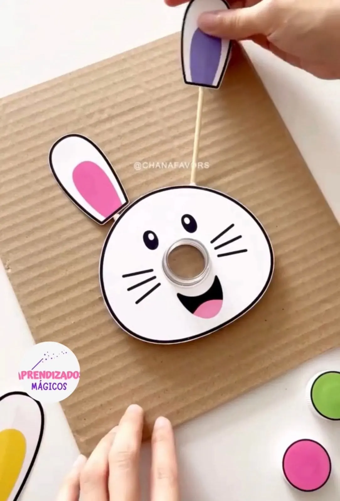 Coelho Colorido: Role e Combine! 🐰🎲